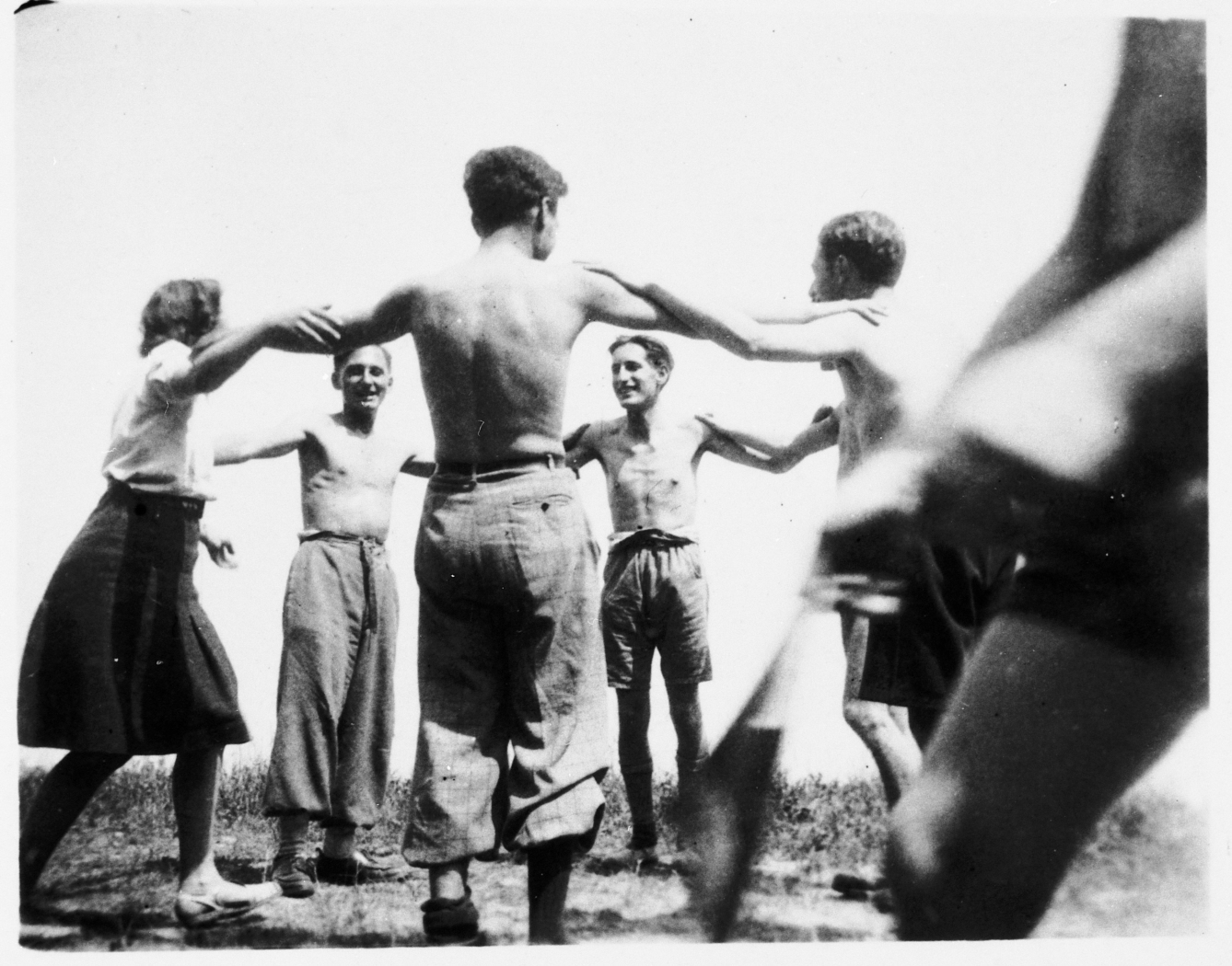 1943, французские Альпы, танцует ансамбль еврейских партизан